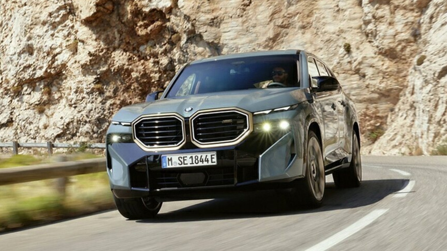 Bmw hybrid deals plug in suv